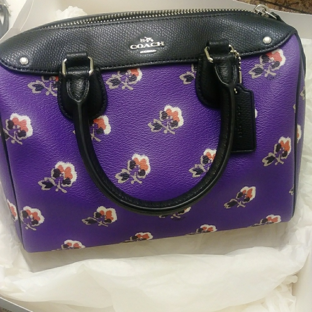 AUTHENTIC COACH CROSSBODY/HANDBAG (prple/blk)